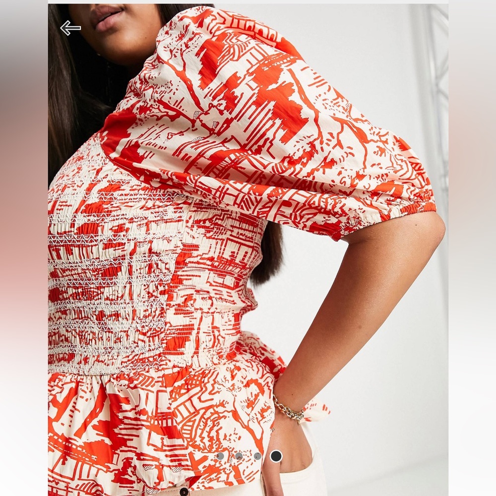 River Island Plus shirred puff sleeve print blouse in red - Picture 4 of 7